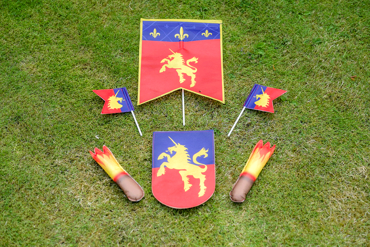Traditional Garden Games Knight Play Tent Set